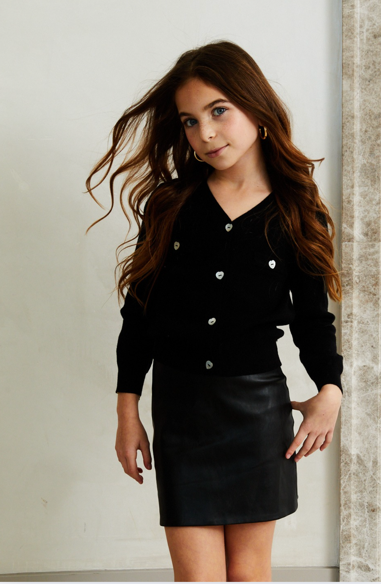 Vestido de malla plateado con perlas y tachuelas