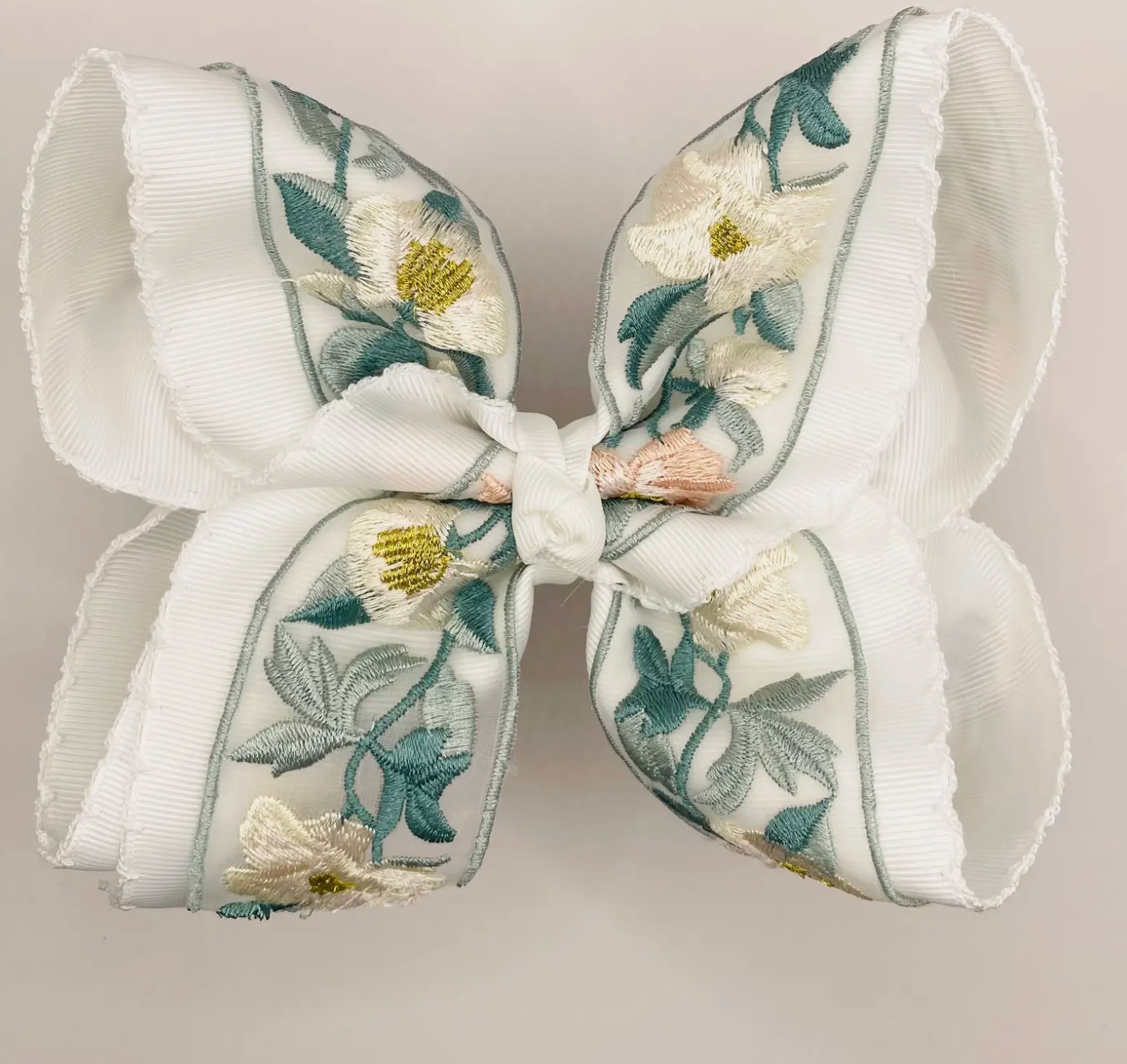 Magnolia Lace Clip