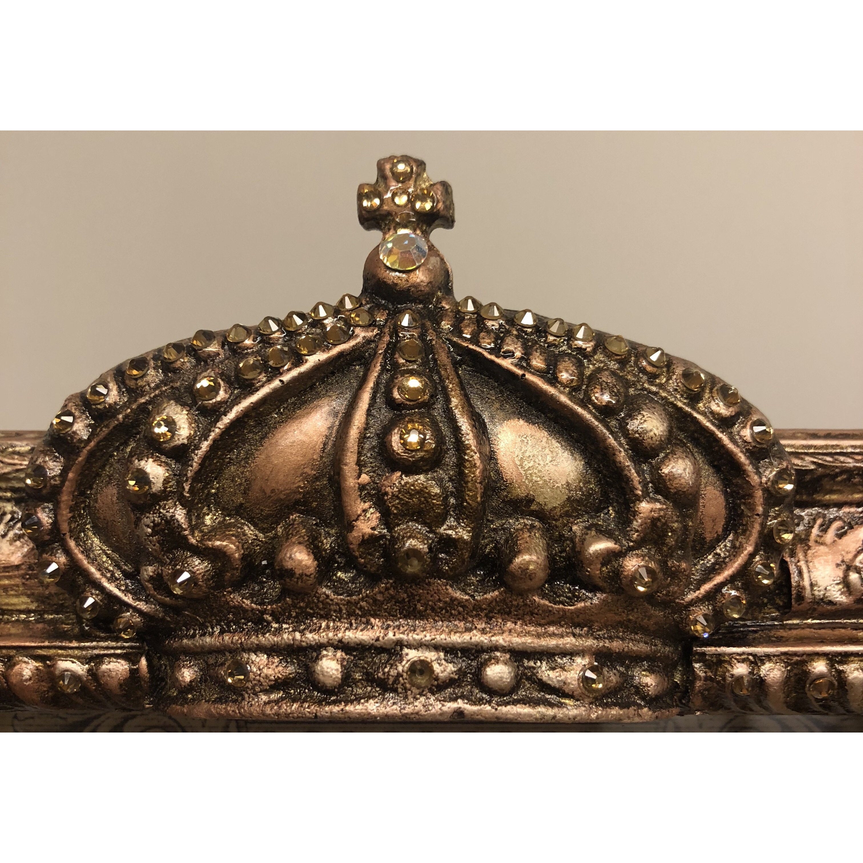 Auburn Rust Patina Crown Frame